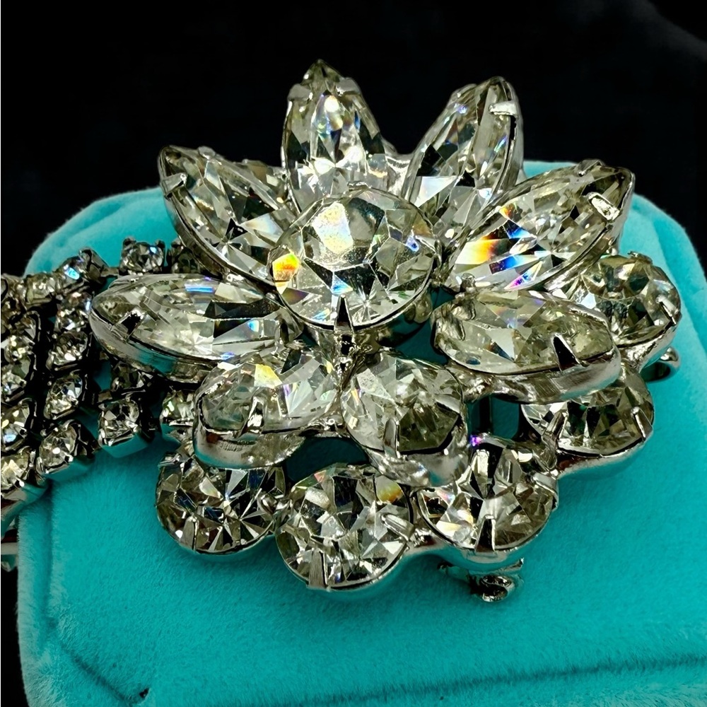 Vintage Layered Rhinestone Flower Brooch & Pendant with Dangles –Silver Tone EUC - Picture 15 of 17